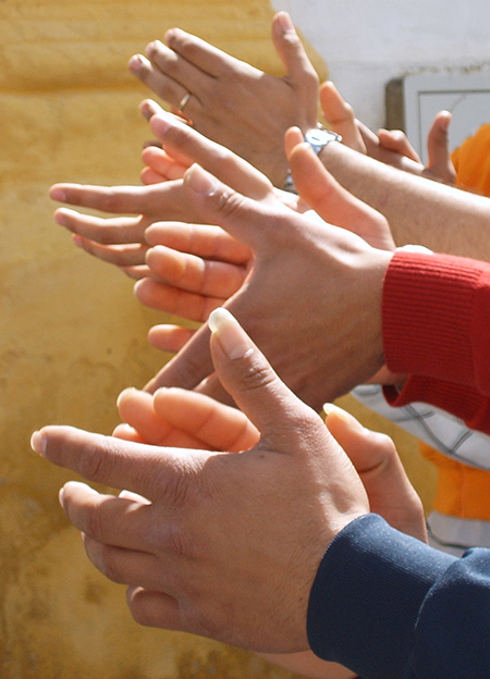 hands doing palmas